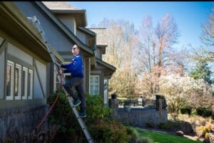 Why Oak Grove Homes Need Gutter Cleaning as Soon as Leaves Start Falling