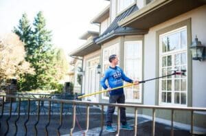 How Sellwood Neighborhood Homes Handle Fall Moisture on Older Siding